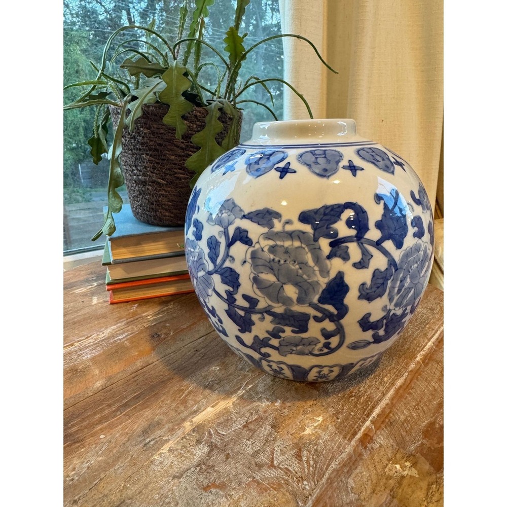 Vintage Blue and White Porcelain Ginger Jar Floral Chinoiserie Melon Vase 7in